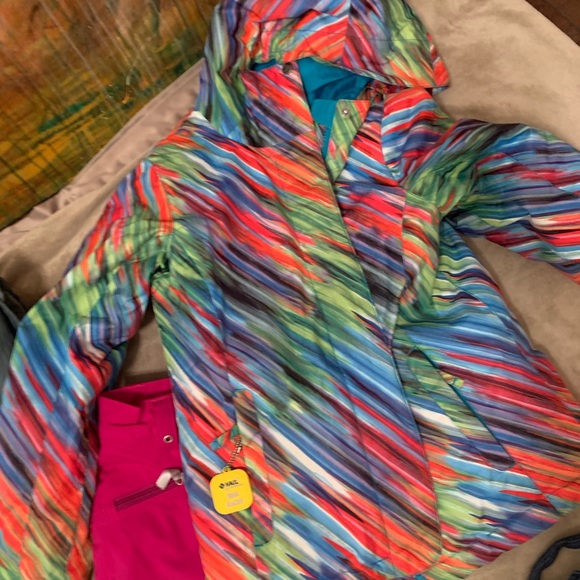 Girls’ Spyder ski/snowboard pants Roxy coat. 10. - Picture 3 of 6